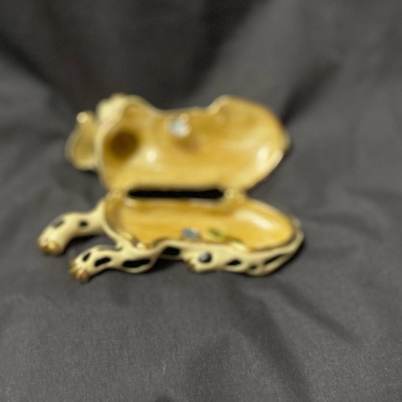 Rucinni Dalmation Dog Enamel Trinket Box Swarovski Crystal Bow 2” x 4” (red) - Picture 5 of 5